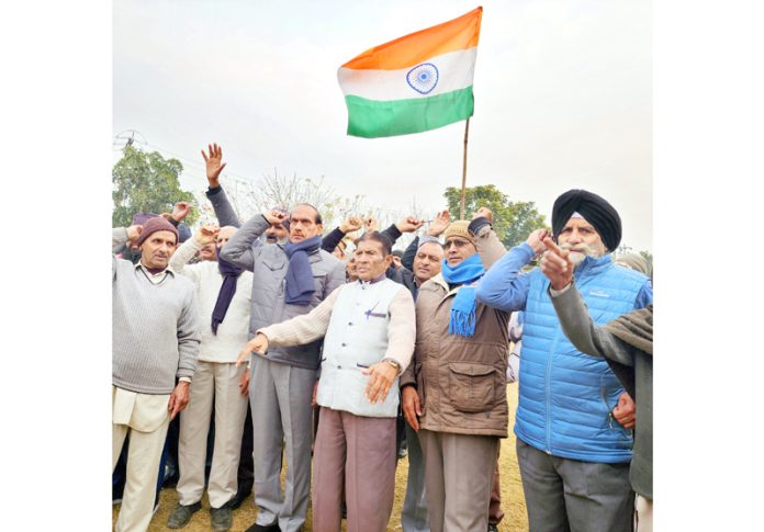 PoJK DPs staging protest at Hari Singh Park in Jammu on Monday. — Excelsior/Rakesh PoJK DPs staging protest at Hari Singh Park in Jammu on Monday. — Excelsior/Rakesh