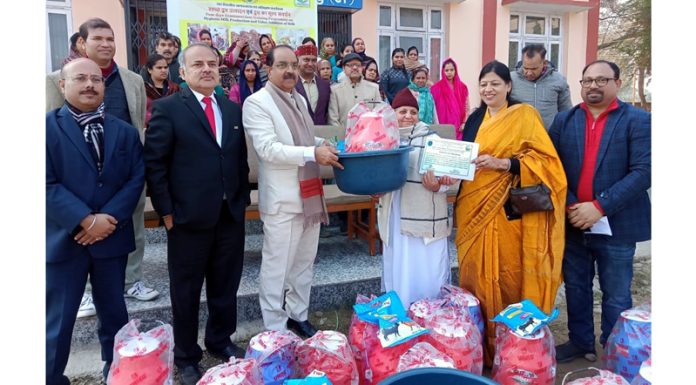 Farmers along with faculty of SKUAST-Jammu posing for a photograph during valedictory function of a training programme at R.S Pura. Farmers along with faculty of SKUAST-Jammu posing for a photograph during valedictory function of a training programme at R.S Pura.