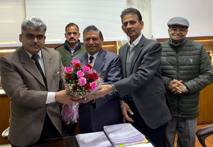 A delegation of Trikuta Nagar residents meeting Chief Secretary, Atal Dulloo on Wednesday.