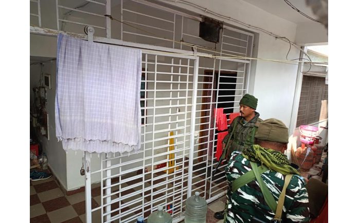 Security Personnel stand after Enforcement Directorate (ED) raid at Jharkhand Chief Minister Hemant Soren’s Press Advisor Abhishek Prasad alias Pintu’s residence in connection with Money Laundering related to Illegal Mining and Land Scam Case in Ranchi on Wednesday. (UNI) Security Personnel stand after Enforcement Directorate (ED) raid at Jharkhand Chief Minister Hemant Soren’s Press Advisor Abhishek Prasad alias Pintu’s residence in connection with Money Laundering related to Illegal Mining and Land Scam Case in Ranchi on Wednesday. (UNI)