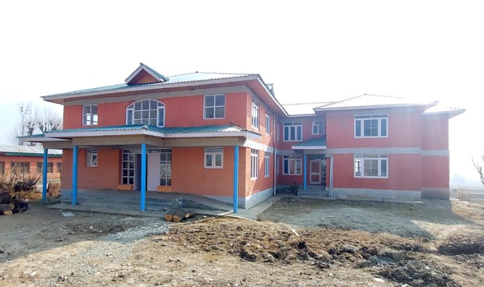 Arigoripora Chattergul Kangan residents awaits inauguration of Public Health Centre in the area. — Excelsior/Firdous