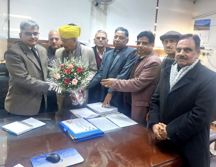 Brahman Sabha delegation meeting with Chief Secretary Atal Dulloo. Brahman Sabha delegation meeting with Chief Secretary Atal Dulloo.