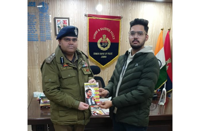 SSP, Jammu Dr Vinod Kumar releasing Sahaj Sabharwal's latest book ‘ANECDOTE’.