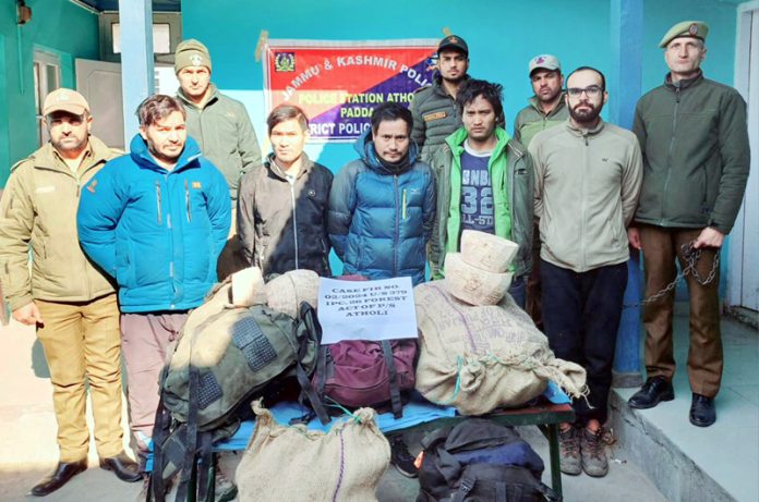 Five persons arrested with forest produce in Kishtwar on Sunday. — Excelsior/Tilak Raj Five persons arrested with forest produce in Kishtwar on Sunday. — Excelsior/Tilak Raj