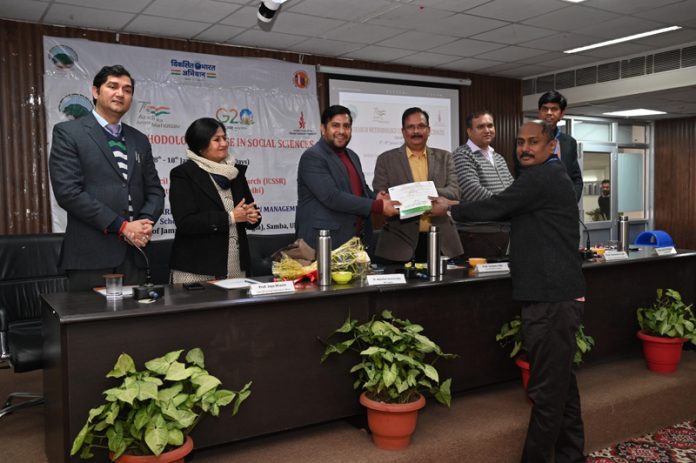 DC Jammu presenting participation certificates during valedictory function of 10-day Research Methodology Course at CUJ on Thursday.