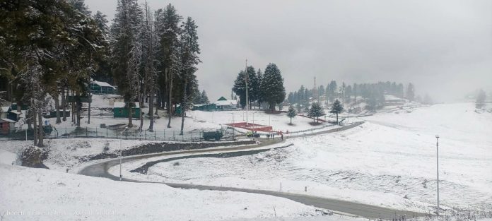 Fresh Snowfall In Higher Reaches, Rains In Plains Of Kashmir