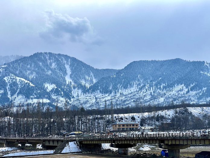 MeT Forecasts ‘Fairly Widespread’ Light Rains, Snow In Jammu And Kashmir