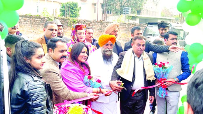 Hamdard Health Care Unit being inaugurated at Gandhi Nagar, Jammu.