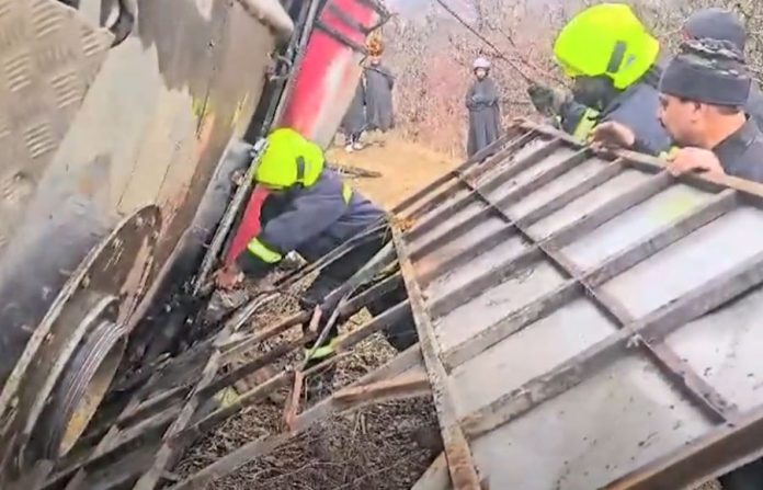 Fire Engine Turns Upside Down On Way To Put Out Fire in Baramulla Village; 4 Firefighters Among 5 Suffer Injuries