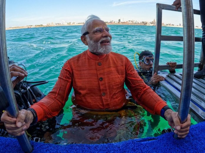 PM Modi Dives Into Sea To Perform Underwater Puja In Submerged Ancient Dwarka PM Modi Dives Into Sea To Perform Underwater Puja In Submerged Ancient Dwarka