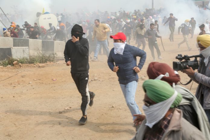 `Delhi Chalo' Farmers Try To Break Through Road Blocks, Face Tear Gas Shells `Delhi Chalo' Farmers Try To Break Through Road Blocks, Face Tear Gas Shells