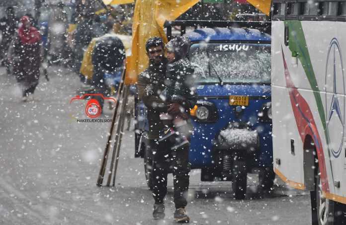 J&K | Srinagar Gets Second Snowfall Of Winter J&K | Srinagar Gets Second Snowfall Of Winter