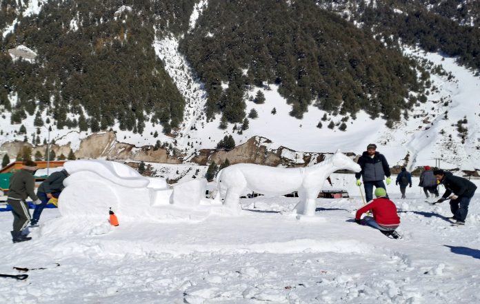 J&K | Braces For Moderate To Heavy Rain, Snowfall As Night Temp Continues J&K | Braces For Moderate To Heavy Rain, Snowfall As Night Temp Continues