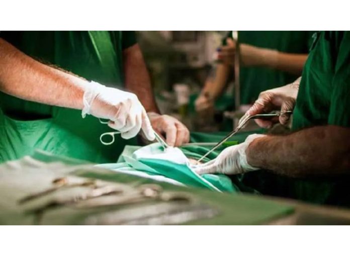 Sharp pin removed from girl’s stomach without surgery