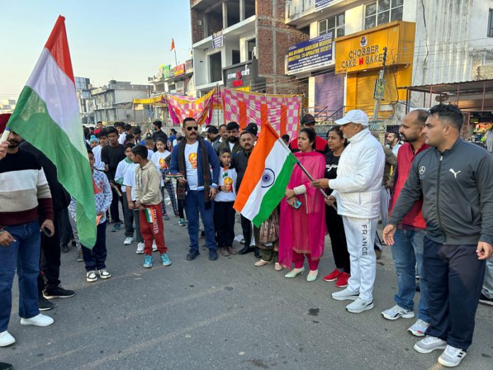 Sham Lal Sharma, State Vice President, BJP and Brijesh Kumar Sharma, SP Rural Jammu flagging off Half Marathon at Mishriwala. Sham Lal Sharma, State Vice President, BJP and Brijesh Kumar Sharma, SP Rural Jammu flagging off Half Marathon at Mishriwala.