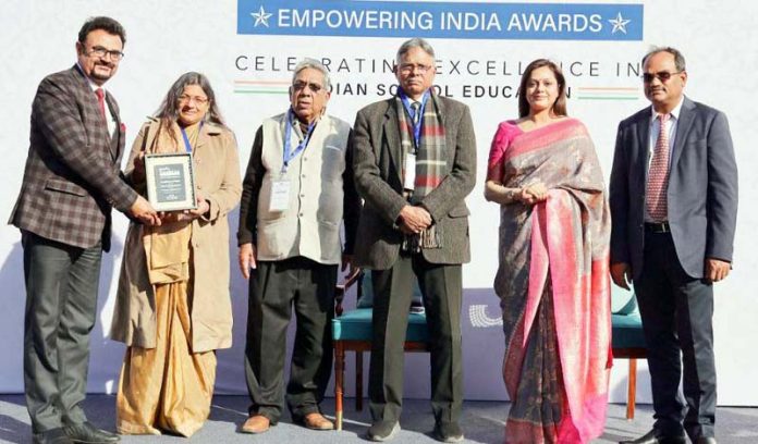 Dr Rajesh Gandral Principal Shaurya International School receiving award at Delhi.