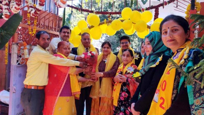 School Management, Trustees and teaching Faculty posing for photograph. School Management, Trustees and teaching Faculty posing for photograph.