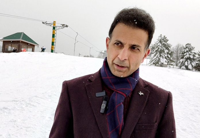 CEO Gulmarg Development Authority (GDA) Wasim Raja in conversation with Excelsior team on Saturday. -Excelsior/Shakeel