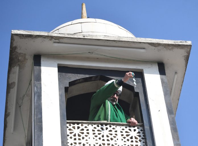 A sacred relic being displayed at the Hazratbal shrine in Srinagar on Thursday. -Excelsior/Shakeel