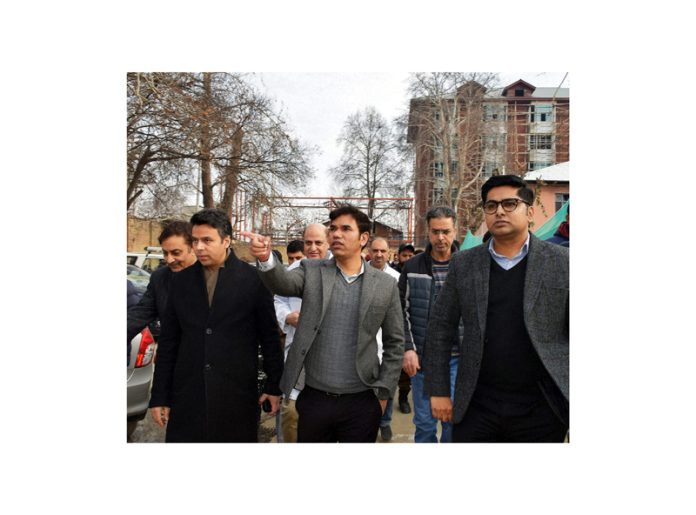 Div Com Kashmir Vijay Kumar Bidhuri during visit to B&J Hospital on Saturday. Div Com Kashmir Vijay Kumar Bidhuri during visit to B&J Hospital on Saturday.