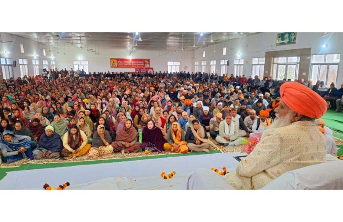Shri Shri 108 Swami Gurdeep Giri addressing religious gathering at Sikanderpur Kothey in Bishnah on Sunday.