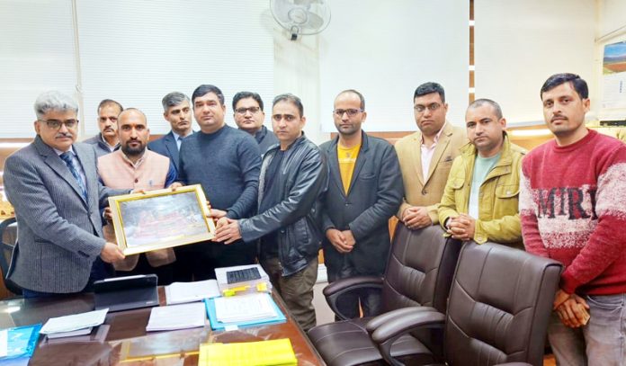 JKTA delegation meeting with Chief Secretary Atal Dulloo. JKTA delegation meeting with Chief Secretary Atal Dulloo.