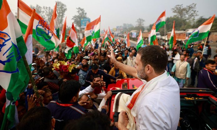 Congress leader Rahul Gandhi waving supporters during Bharat Jodo Nyay Yatra at Murshidabad in West Bengal on Thursday. (UNI) Congress leader Rahul Gandhi waving supporters during Bharat Jodo Nyay Yatra at Murshidabad in West Bengal on Thursday. (UNI)