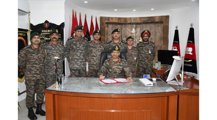 Lt Gen MV Suchindra Kumar posing with his subordinate officers after taking over as Northern Army Commander.