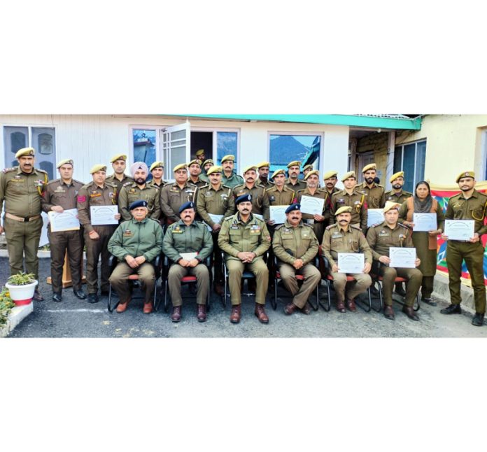 DIG Sridhar Patil with rewarded officials.