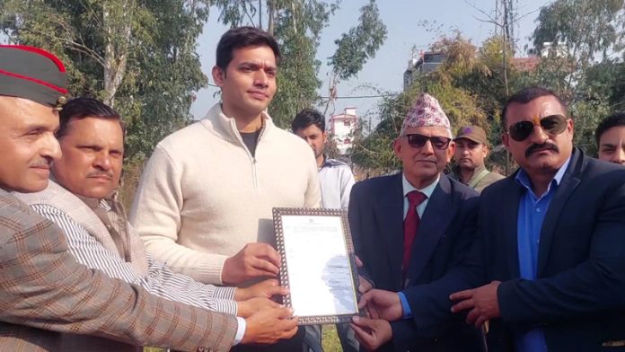 DC Kathua, Rakesh Minhas handing over allotment letter to Ex-Servicemen for construction of War Memorial at Kathua.