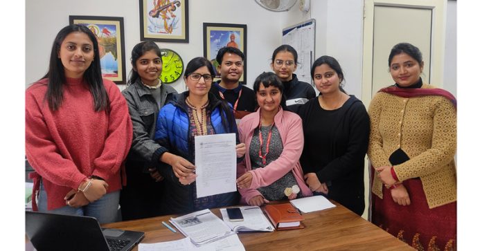 ABVP delegation submitting memorandum to DSW of CUJ. ABVP delegation submitting memorandum to DSW of CUJ.