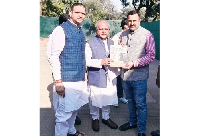 Mahant Rohit Shastri, President, Shri Kailakh Jyotish Evam Vedic Sanathan Trust, presenting a magazine to Narendra Singh Tomar on Friday.