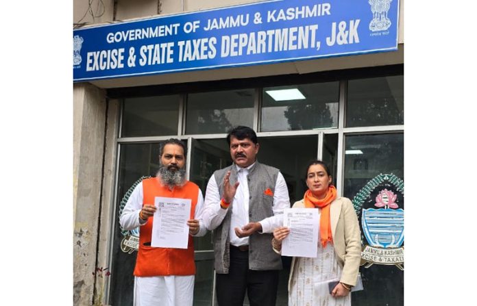 Shiv Sena leaders presenting memorandum to Deputy Excise Commissioner.