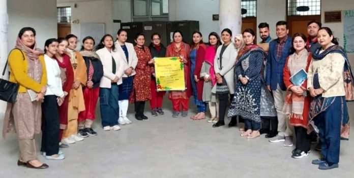 Guests with participants of the workshop at JU. Guests with participants of the workshop at JU.