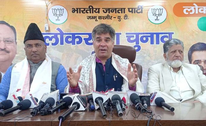 BJP UT president, Ravinder Raina along with MP Ghulam Ali Khatana and former Minister, Abdul Gani Kohli at a press conference at Jammu on Sunday. BJP UT president, Ravinder Raina along with MP Ghulam Ali Khatana and former Minister, Abdul Gani Kohli at a press conference at Jammu on Sunday.