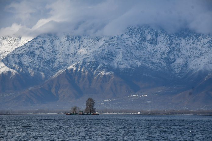 MeT Predicts Light Rain, Snow At Few Places Over Jammu And Kashmir MeT Predicts Light Rain, Snow At Few Places Over Jammu And Kashmir