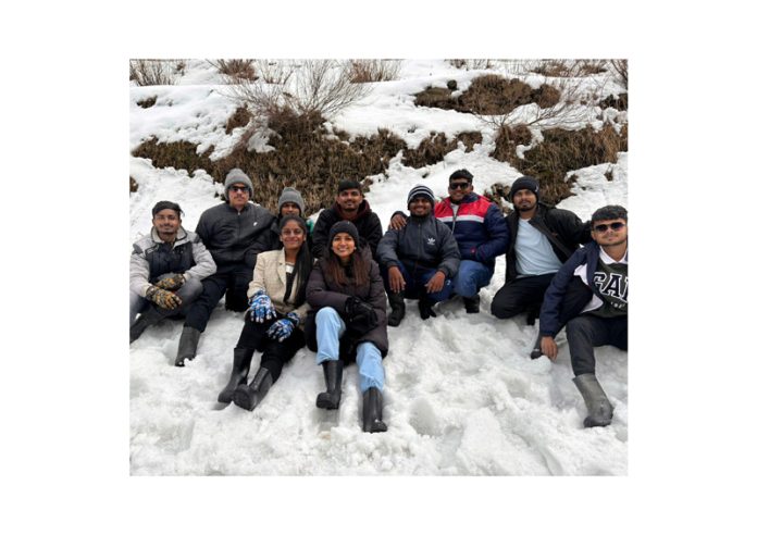 Tourists from Navsari, Gujarat enjoy snow at Nalthi, Bhaderwah. -Excelsior/Tilak Raj