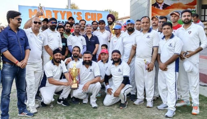 Arun Manhas, Director Industries & Commerce Jammu posing with the winning team on Wednesday.