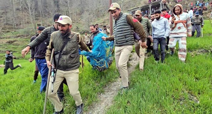 Cops and Forest Department officials taking away a leopard after capturing it from a village in Doda on Saturday. -Excelsior/Rafi Choudhary Cops and Forest Department officials taking away a leopard after capturing it from a village in Doda on Saturday. -Excelsior/Rafi Choudhary