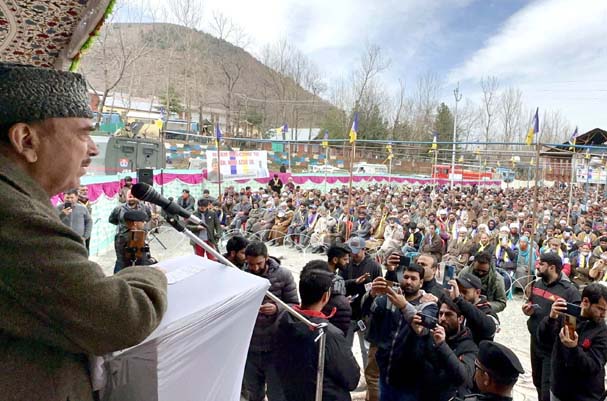 Former J&K Chief Minister Ghulam Nabi Azad addressing a public rally in Dooru area of Anantnag on Tuesday. Former J&K Chief Minister Ghulam Nabi Azad addressing a public rally in Dooru area of Anantnag on Tuesday.