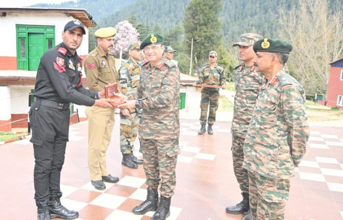 GOC 16 Corps Lt Gen Navin Sachdeva presenting a memento to a Drill Inspector of J&K Police at CBS Bhalra in Bhaderwah.