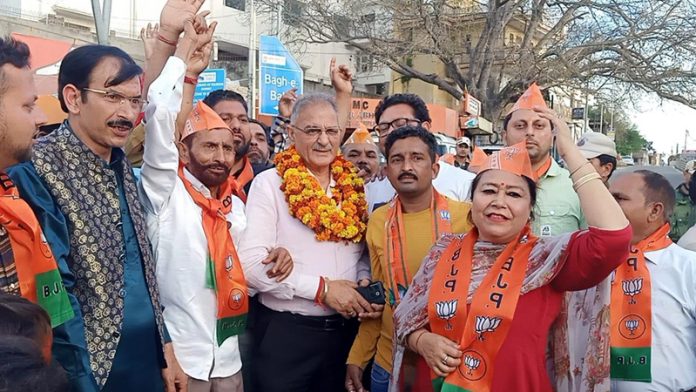Senior BJP leader and former Dy CM, Kavinder Gupta during a meeting at Bazigar Basti, in Gandhi Nagar area on Friday.