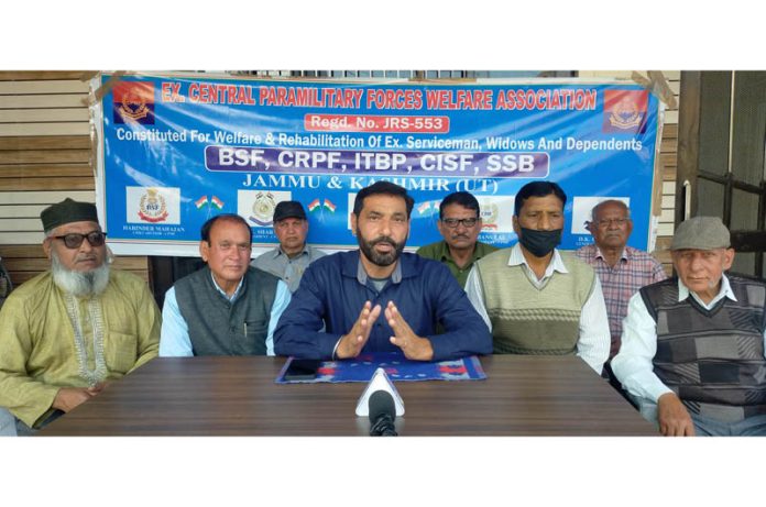 Chairman of CPMF Welfare Association J&K, Ashok Kumar addressing a press conference at Jammu.