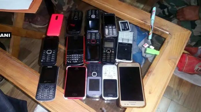 Kathua police solves theft case, recovers stolen phones