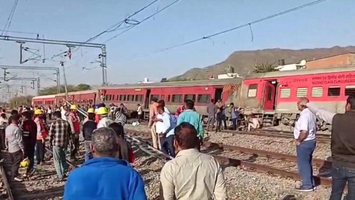 4 Coaches Of Sabarmati-Agra Superfast Train Derail In Rajasthan's Ajmer, No Casualty 4 Coaches Of Sabarmati-Agra Superfast Train Derail In Rajasthan's Ajmer, No Casualty
