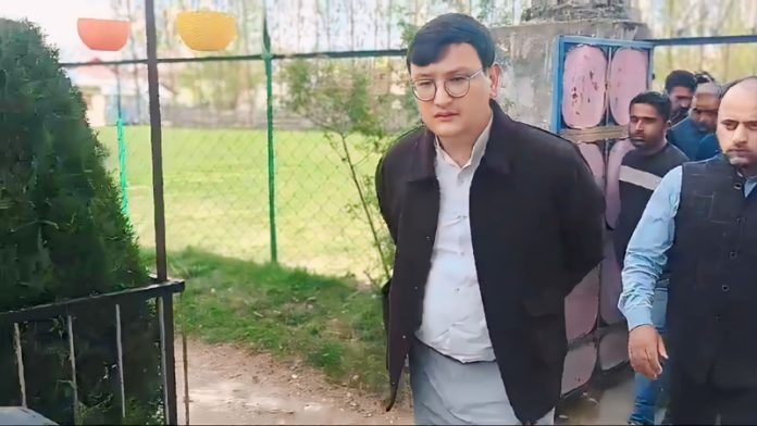 DEO B'la visits 8-Rafiabad AC for adequate availability of AMF at Polling Stations