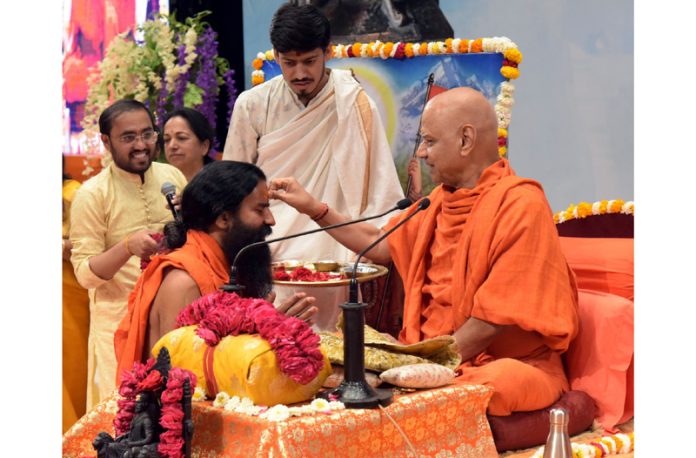 Swami Govind Dev Giri Ji Maharaj applying Tilak to Baba Ramdev on 4th day of Chhatrapati Shivaji Maharaj katha in Haridwar on Friday. Swami Govind Dev Giri Ji Maharaj applying Tilak to Baba Ramdev on 4th day of Chhatrapati Shivaji Maharaj katha in Haridwar on Friday.