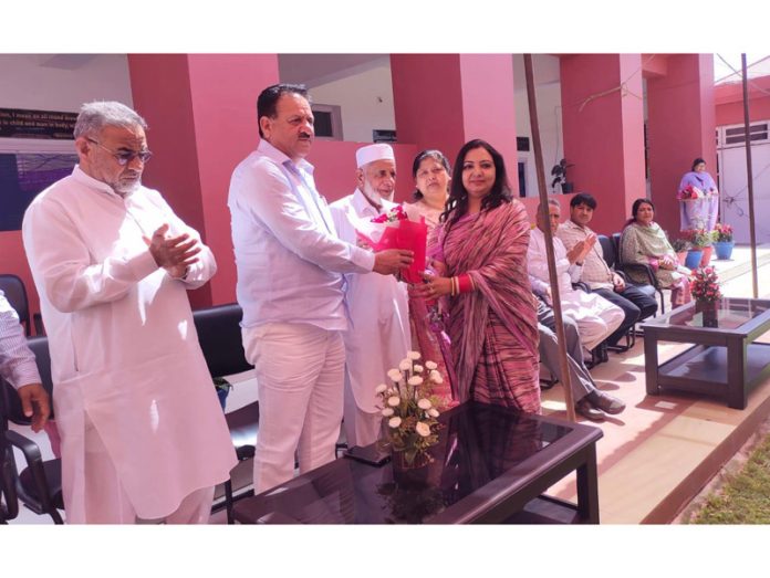 Principal, BKBPS, Radhu Gupta felicitating Arshad Ali Choudhary, Chairman GDCT, during a programme in Jammu on Saturday. Principal, BKBPS, Radhu Gupta felicitating Arshad Ali Choudhary, Chairman GDCT, during a programme in Jammu on Saturday.