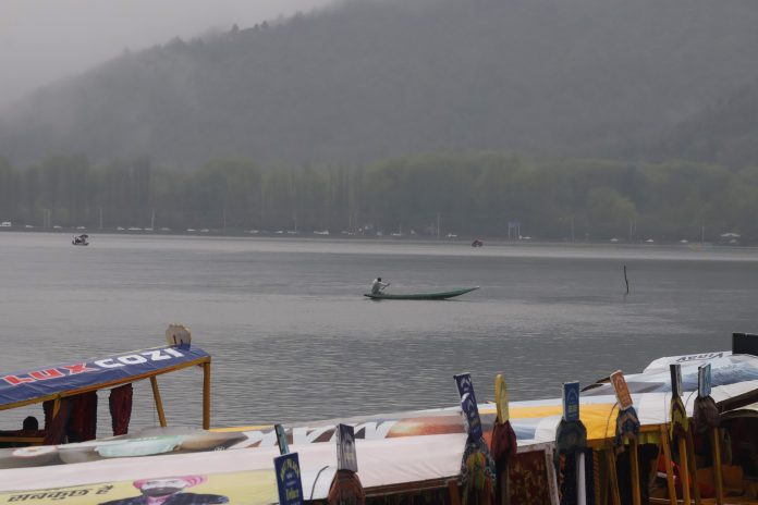 Heavy Rain Lashes Kashmir, Showers To Continue: MeT