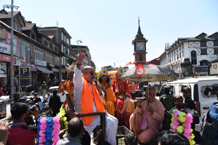 J&K | Kashmiri Pandits Take Out Shoba Yatra In Srinagar J&K | Kashmiri Pandits Take Out Shoba Yatra In Srinagar
